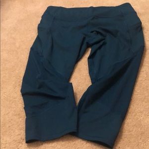 Cropped Athleta workout pants